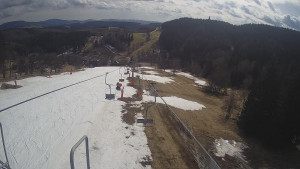 Snow park Paprsek - Lanovka - pohled dolů - 22.3.2023 v 14:20