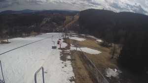 Snow park Paprsek - Lanovka - pohled dolů - 22.3.2023 v 14:30
