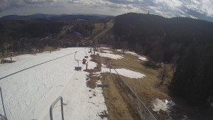 Snow park Paprsek - Lanovka - pohled dolů - 22.3.2023 v 14:35
