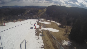 Snow park Paprsek - Lanovka - pohled dolů - 22.3.2023 v 14:40