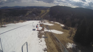 Snow park Paprsek - Lanovka - pohled dolů - 22.3.2023 v 14:45