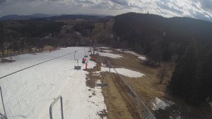 Snow park Paprsek - Lanovka - pohled dolů - 22.3.2023 v 15:10