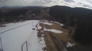 Snow park Paprsek - Lanovka - pohled dolů - 22.3.2023 v 15:15