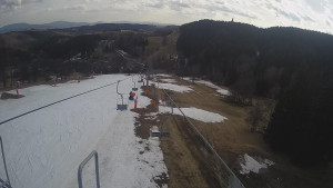 Snow park Paprsek - Lanovka - pohled dolů - 22.3.2023 v 15:25