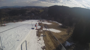 Snow park Paprsek - Lanovka - pohled dolů - 22.3.2023 v 15:45