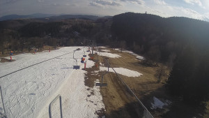 Snow park Paprsek - Lanovka - pohled dolů - 22.3.2023 v 16:05