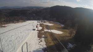 Snow park Paprsek - Lanovka - pohled dolů - 22.3.2023 v 16:20