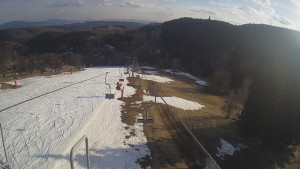 Snow park Paprsek - Lanovka - pohled dolů - 22.3.2023 v 16:35