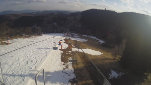 Snow park Paprsek - Lanovka - pohled dolů - 22.3.2023 v 16:45