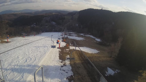 Snow park Paprsek - Lanovka - pohled dolů - 22.3.2023 v 16:55