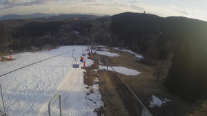 Snow park Paprsek - Lanovka - pohled dolů - 22.3.2023 v 17:00