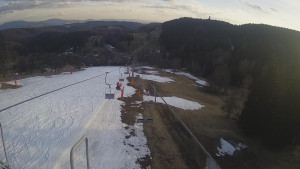Snow park Paprsek - Lanovka - pohled dolů - 22.3.2023 v 17:05