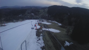 Snow park Paprsek - Lanovka - pohled dolů - 22.3.2023 v 18:25