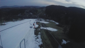 Snow park Paprsek - Lanovka - pohled dolů - 22.3.2023 v 18:35