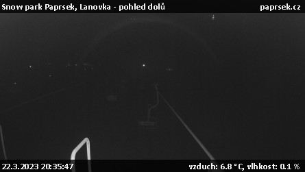 Snow park Paprsek - Lanovka - pohled dolů - 22.3.2023 v 20:35