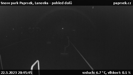 Snow park Paprsek - Lanovka - pohled dolů - 22.3.2023 v 20:45