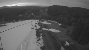 Snow park Paprsek - Lanovka - pohled dolů - 23.3.2023 v 05:30