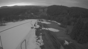 Snow park Paprsek - Lanovka - pohled dolů - 23.3.2023 v 05:35
