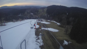 Snow park Paprsek - Lanovka - pohled dolů - 23.3.2023 v 05:45