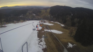 Snow park Paprsek - Lanovka - pohled dolů - 23.3.2023 v 06:05