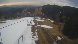 Snow park Paprsek - Lanovka - pohled dolů - 23.3.2023 v 06:50