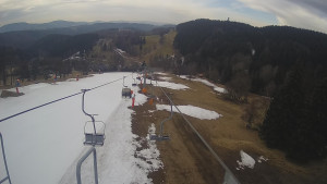 Snow park Paprsek - Lanovka - pohled dolů - 23.3.2023 v 08:15