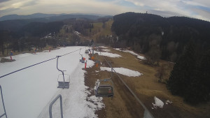Snow park Paprsek - Lanovka - pohled dolů - 23.3.2023 v 08:35