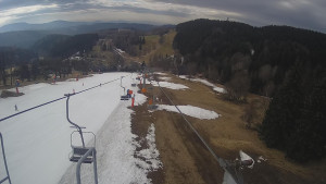 Snow park Paprsek - Lanovka - pohled dolů - 23.3.2023 v 09:10