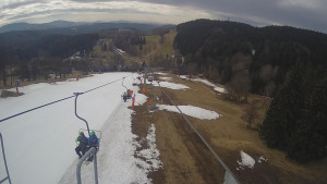 Snow park Paprsek - Lanovka - pohled dolů - 23.3.2023 v 09:15
