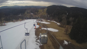 Snow park Paprsek - Lanovka - pohled dolů - 23.3.2023 v 09:20