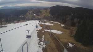 Snow park Paprsek - Lanovka - pohled dolů - 23.3.2023 v 09:35