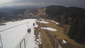 Snow park Paprsek - Lanovka - pohled dolů - 23.3.2023 v 10:05