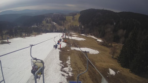 Snow park Paprsek - Lanovka - pohled dolů - 23.3.2023 v 10:10
