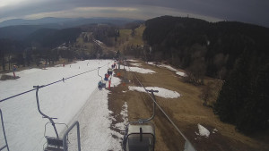 Snow park Paprsek - Lanovka - pohled dolů - 23.3.2023 v 10:15