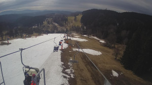 Snow park Paprsek - Lanovka - pohled dolů - 23.3.2023 v 11:10