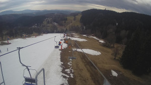 Snow park Paprsek - Lanovka - pohled dolů - 23.3.2023 v 11:55