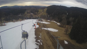 Snow park Paprsek - Lanovka - pohled dolů - 23.3.2023 v 13:00