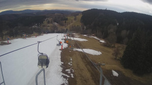 Snow park Paprsek - Lanovka - pohled dolů - 23.3.2023 v 13:05
