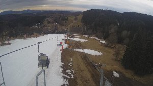 Snow park Paprsek - Lanovka - pohled dolů - 23.3.2023 v 13:15