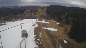 Snow park Paprsek - Lanovka - pohled dolů - 23.3.2023 v 13:25
