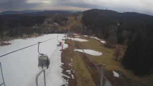 Snow park Paprsek - Lanovka - pohled dolů - 23.3.2023 v 13:30