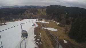 Snow park Paprsek - Lanovka - pohled dolů - 23.3.2023 v 13:50