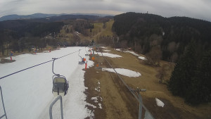 Snow park Paprsek - Lanovka - pohled dolů - 23.3.2023 v 13:55