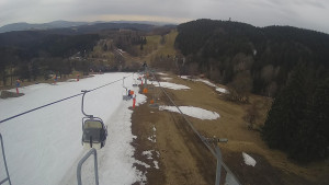 Snow park Paprsek - Lanovka - pohled dolů - 23.3.2023 v 14:05