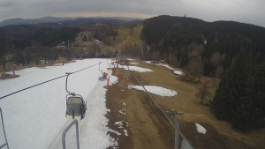 Snow park Paprsek - Lanovka - pohled dolů - 23.3.2023 v 14:10