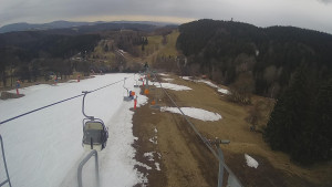 Snow park Paprsek - Lanovka - pohled dolů - 23.3.2023 v 14:15