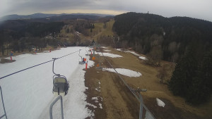 Snow park Paprsek - Lanovka - pohled dolů - 23.3.2023 v 14:20