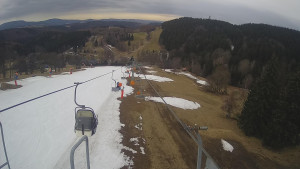 Snow park Paprsek - Lanovka - pohled dolů - 23.3.2023 v 14:25