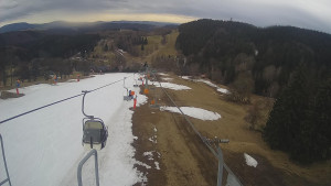 Snow park Paprsek - Lanovka - pohled dolů - 23.3.2023 v 14:30