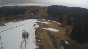 Snow park Paprsek - Lanovka - pohled dolů - 23.3.2023 v 14:45